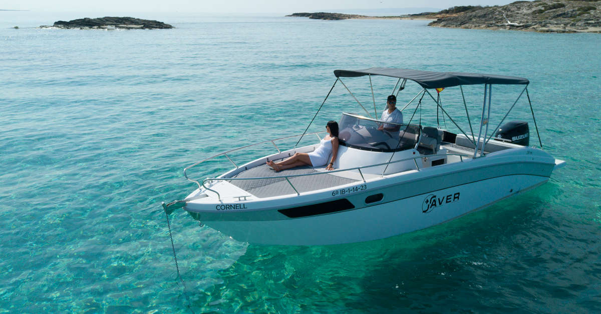 Un patrón de un barco de alquiler en Ibiza