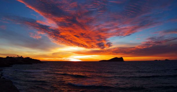 The best places to anchor in Ibiza: tips and recommendations for a night at sea